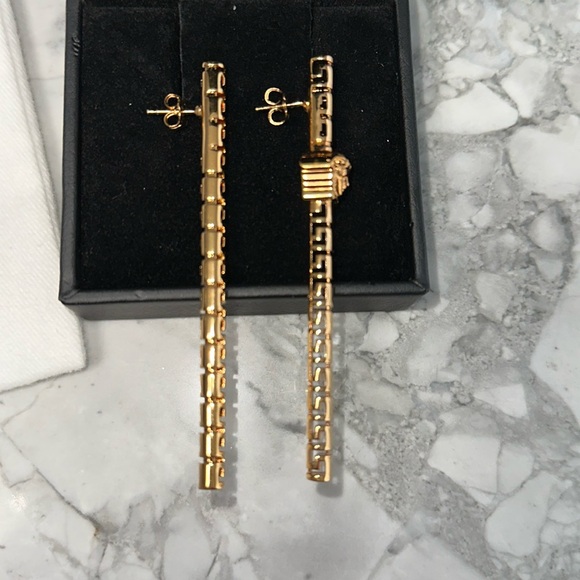 New in Box Versace Gold
Greca Asymmetric
Earrings - Picture 9 of 10